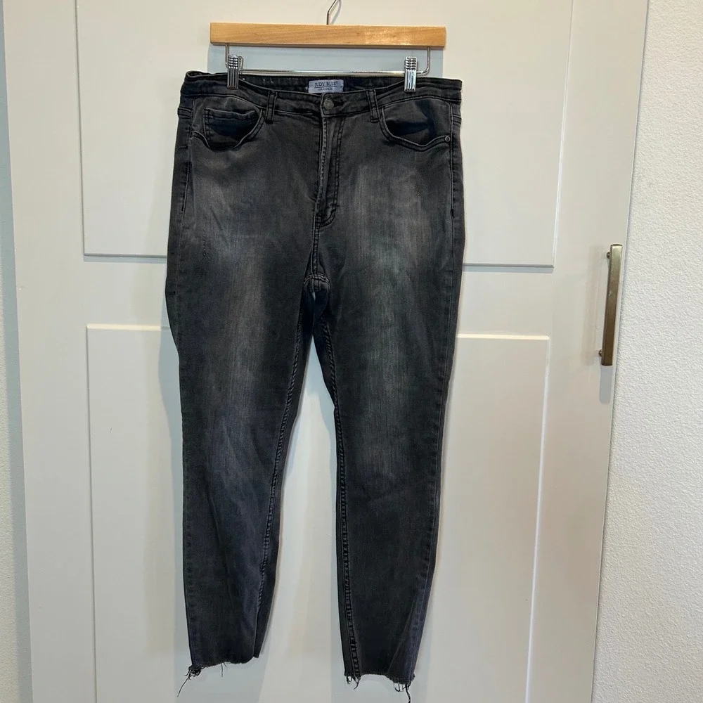 Judy Blue 1XL Black Wash Distressed High Rise Cropped Raw‎ Hem Jeans 33
